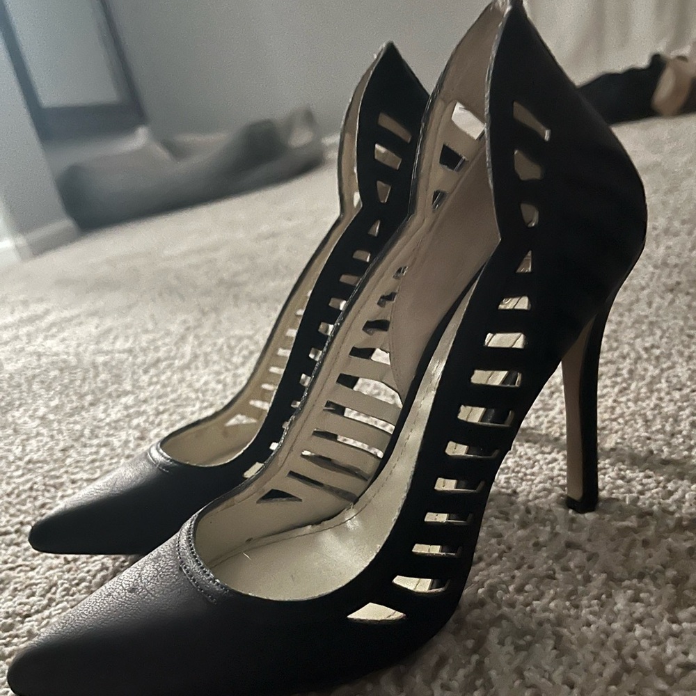 BCBG Tillie Black Pumps